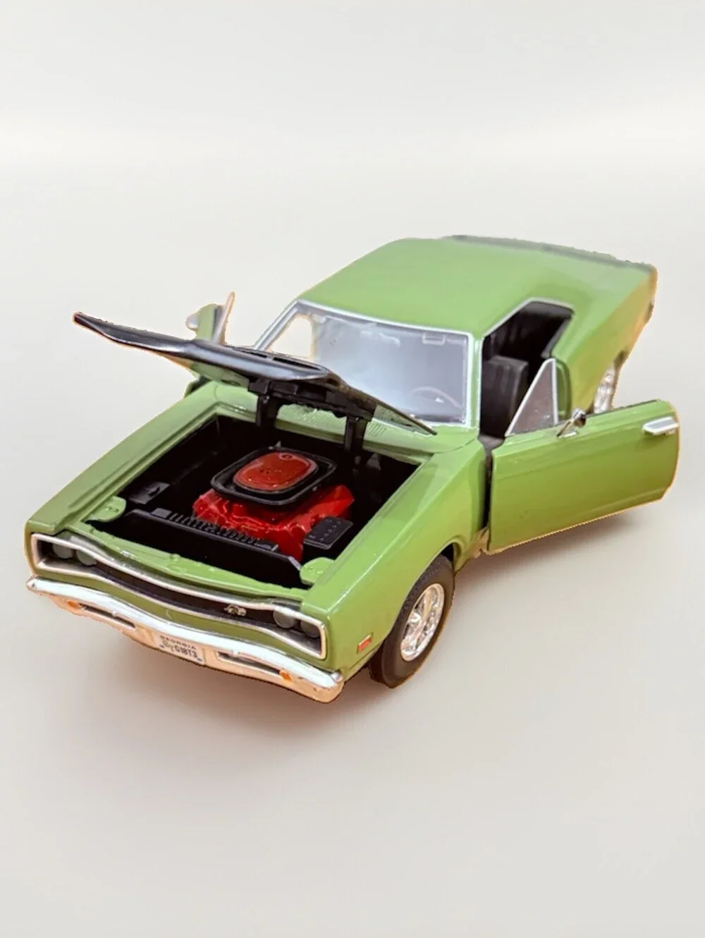 Diecast 1969 Dodge Coronet Super Bee Green Scale Model  1:24